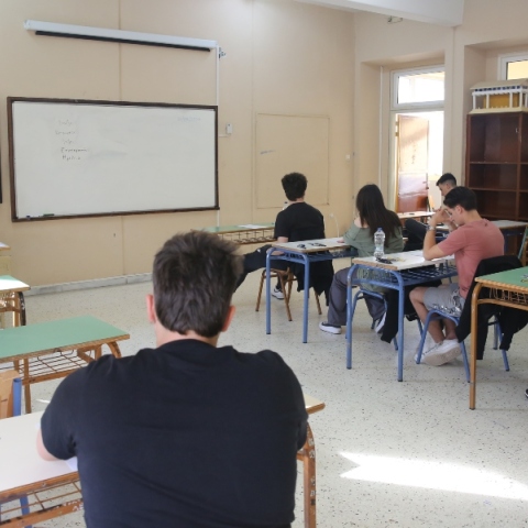 Πανελλήνιες: Ποιοι είναι οι δικαιούχοι για το επίδομα των 1.000 ευρώ