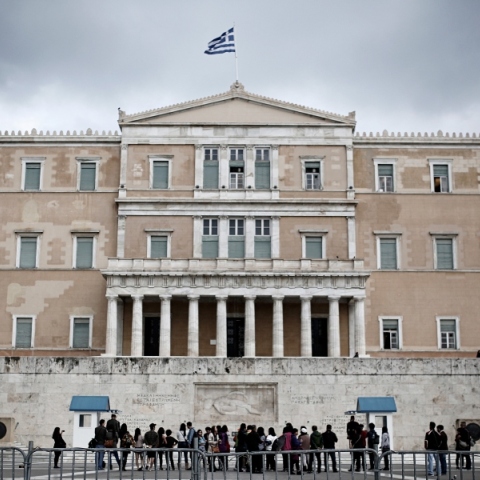 Δημοσκόπηση Interview: 13 μονάδες προβάδισμα για τη ΝΔ - Οριακά στη 2η θέση ο Τσίπρας