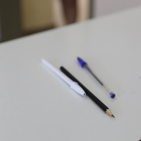 Στυλό σε θρανίο για τις Πανελλήνιες