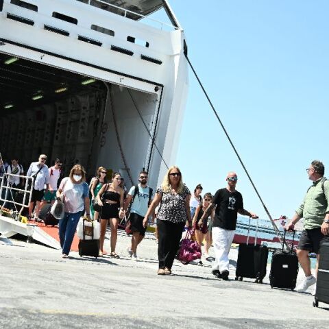 Τι μέρα «πέφτει» ο Δεκαπενταύγουστος, οι επόμενες αργίες για το 2026