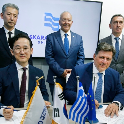 Τα ναυπηγεία Σκαραμαγκά και η Hyundai υπέγραψαν μνημόνιο συνεργασίας για σκάφη επιφάνειας	