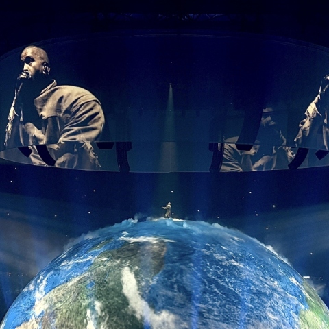 Μοντέλο μηνύει τον Kanye West για εικονικό πνιγμό στα γυρίσματα του «In For The Kill»