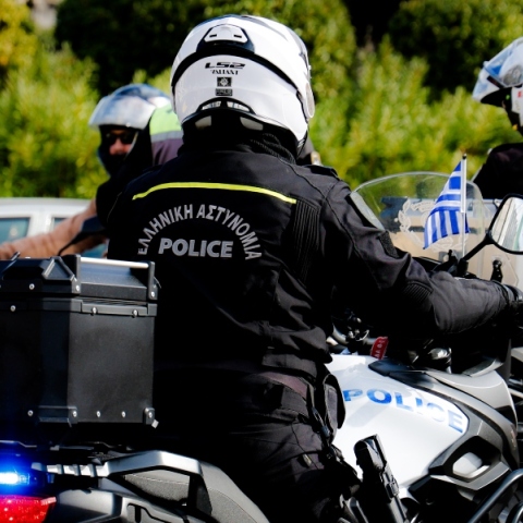 Πάτρα: Άνδρας επιτέθηκε στη μητέρα του και την περιέλουσε με οινόπνευμα