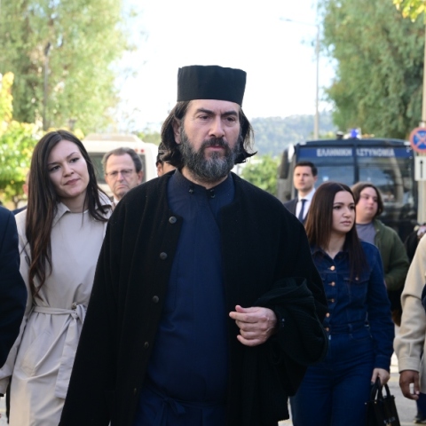 Κιβωτός του Κόσμου: Παραπομπή σε δίκη του π. Αντωνίου, της πρεσβυτέρας και ενός υπαλλήλου 