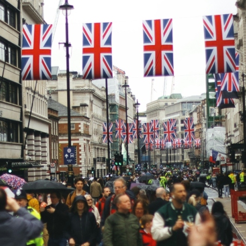 Δέκα χρόνια μετά το Brexit, τα δύο τρίτα των Βρετανών πιστεύουν ότι είχε αρνητικό αντίκτυπο για τη χώρα τους	