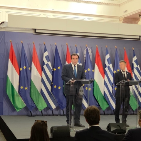 Πιερρακάκης από Βουδαπέστη: Στηρίζουμε την προσπάθεια της Ουγγαρίας να ενταχθεί στη ζώνη του ευρώ	