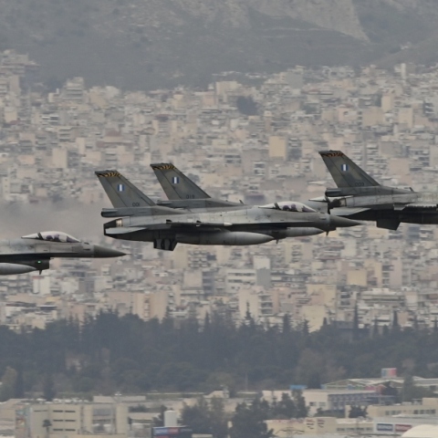 Διελεύσεις μαχητικών πάνω από την Αττική αύριο Τετάρτη από τις 09:00 έως τις 10:00