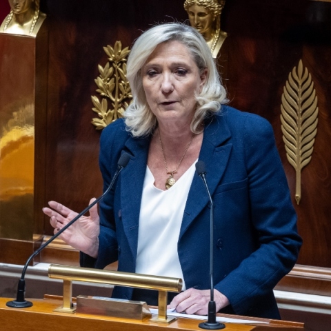 Γαλλία: Καταδικασμένη η Μαρίν Λεπέν, αλλά υποψήφια στις προεδρικές εκλογές «χωρίς το βραχιόλι»