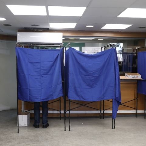 Δημοσκόπηση MRB: Σταθερά πρώτη στο 29% η ΝΔ - Ακολουθεί η ΕΛΑΣ, τρίτο με χαμηλά ποσοστά το ΠΑΣΟΚ