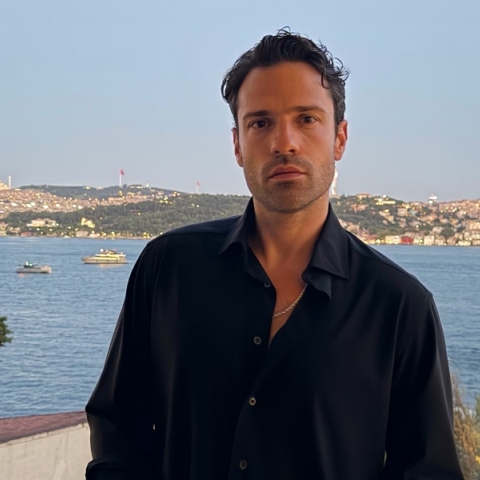 Κωνσταντίνος Αργυρός: «Η ελληνική μουσική μπορεί να πιάσει κορυφές παγκοσμίως» - Στη 12η θέση του Billboard το «Καμπάνες»