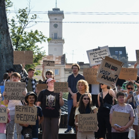 Διαδηλώσεις για τρίτη συνεχόμενη μέρα στην Ουκρανία μετά την αποπομπή του υπουργού Άμυνας 
