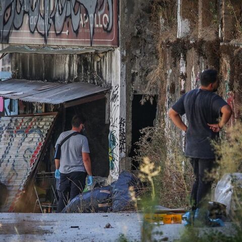 Θρίλερ στην Κυψέλη - Σορός γυναίκας σε προχωρημένη σήψη εντοπίστηκε μέσα στη βαλίτσα