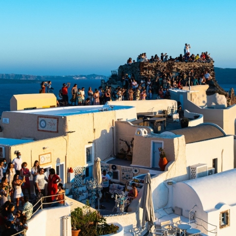 Παρέμβαση 15 βουλευτών της ΝΔ για αθέμιτες πρακτικές των online τουριστικών πρακτορείων