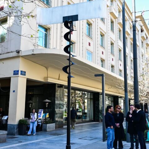 Παραμένει στο κέντρο της Αθήνας το «Αιολικό» του Τάκη 