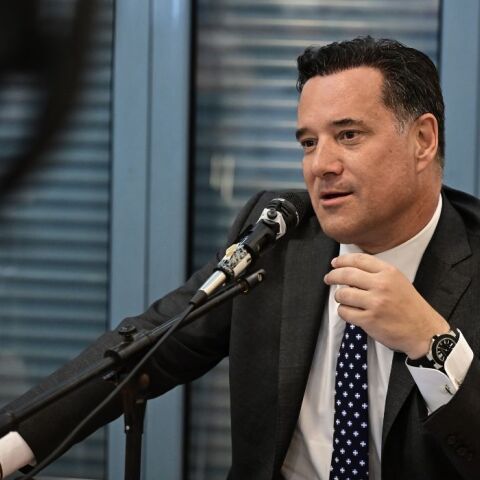 Άδωνις Γεωργιάδης για τα «έξυπνα» γυαλιά: «Ναι, φοράω τα Meta»