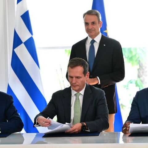 Ηλεκτρική διασύνδεση Ελλάδας - Κύπρου: Υπεγράφη η συμφωνία με την γαλλική Meridiam