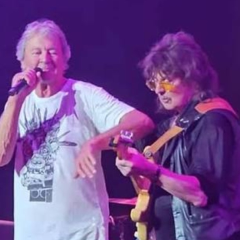 Ο Ritchie Blackmore ερμηνεύει το «Smoke on the Water» με τους Deep Purple για πρώτη φορά από το 1993