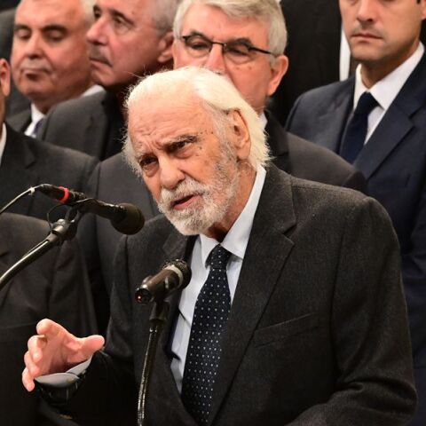 Στο Αποτεφρωτήριο Ριτσώνας το τελευταίο «αντίο» στον Κωνσταντίνο Τσουκαλά -  Συγκινητικός ο επικήδειος από την εγγονή του