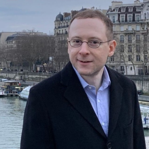 Σε διαθεσιμότητα ο καθηγητής Νέιθαν Κόφνας που κατήγγειλε λογοκλοπή από τον Τζέισον Άρντεϊ