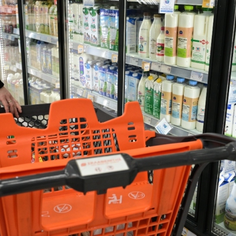 Από Δευτέρα στα ράφια πάνω από 1.150 προϊόντα με μειωμένες τιμές