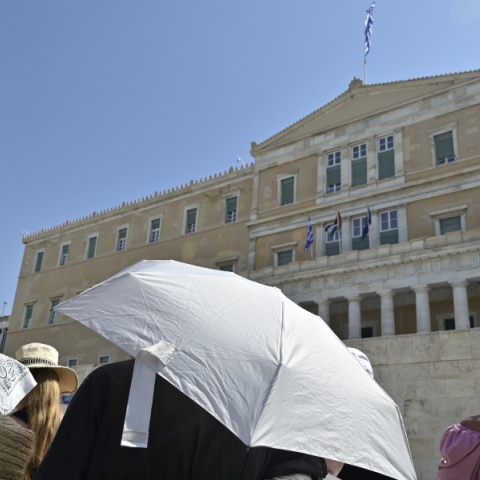 Καιρός: 39άρια και σήμερα - Ισχυροί άνεμοι έως και 8 μποφόρ
