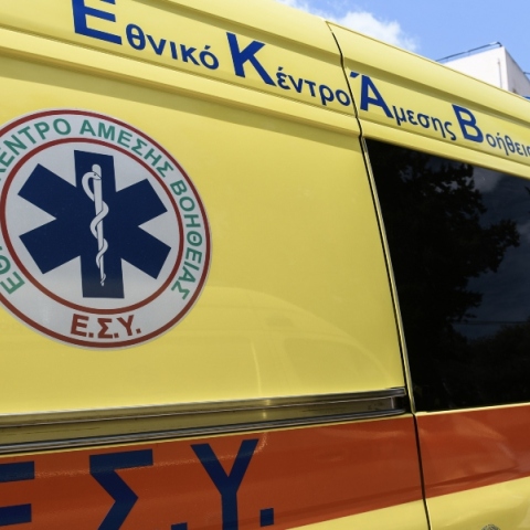 Μάχη για τη ζωή του δίνει 8χρονος μετά από βουτιά στη θάλασσα