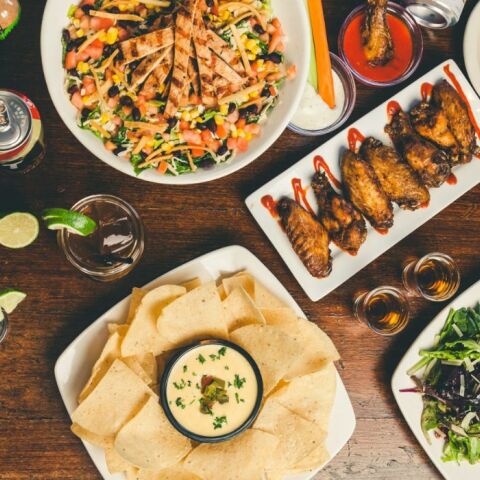 «AI food slop»: Γιατί οι ψεύτικες εικόνες φαγητού μάς προκαλούν αποστροφή