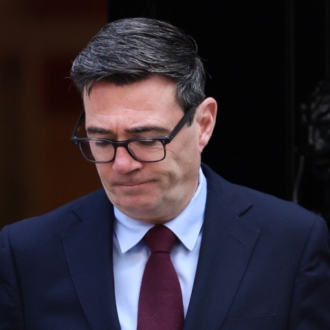Πέθανε ο πατέρας του βρετανού πρωθυπουργού Άντι Μπέρναμ