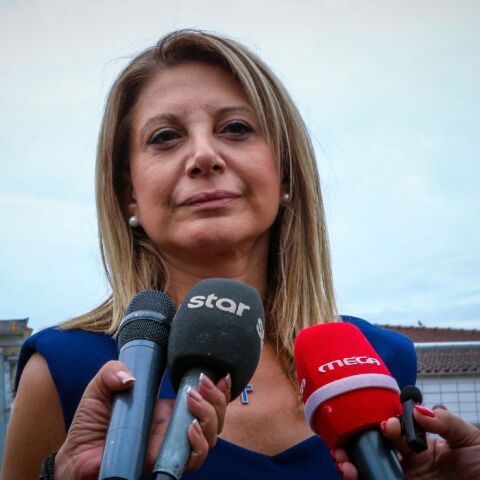 Ελληνικά Hoaxes: Παραπλανητικοί οι ισχυρισμοί Καρυστιανού για την «Κβαντική Ιατρική»