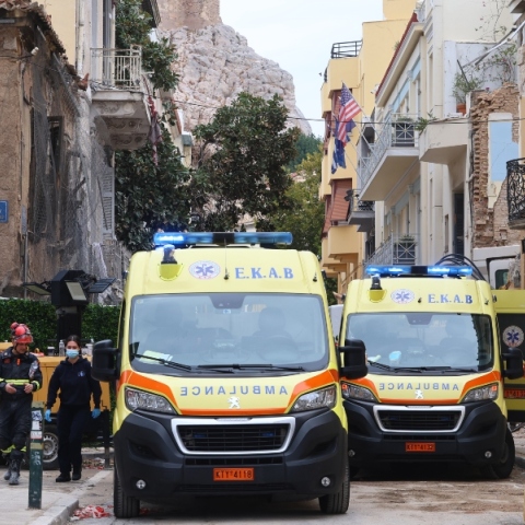 Έκρηξη στην Πλάκα: Αναμένονται οι οικογένειες των θυμάτων για ταυτοποίηση μέσω DNA