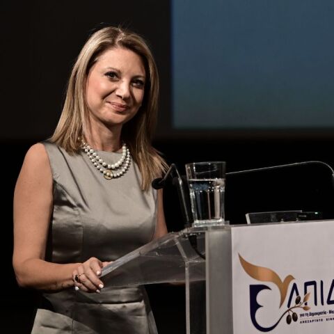 Ellinika Hoaxes: Ψευδείς και παραπλανητικοί ισχυρισμοί της Καρυστιανού για Τέμπη και βιοσυντονισμό