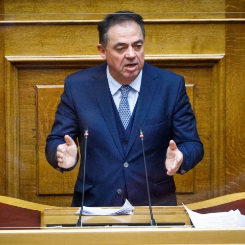 ΠΑΣΟΚ: Διαψεύδει ο Κωνσταντόπουλος ότι εξύβρισε και πήγε να χτυπήσει την Παπαδοπούλου και απειλεί με μηνύσεις