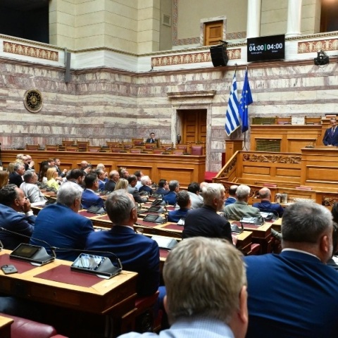 Υπερψηφίστηκε το νομοσχέδιο για την απαγόρευση στα social για ανηλίκους κάτω των 15 ετών