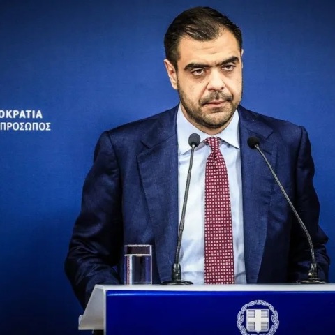 Μαρινάκης: Ο Τσίπρας φαντασιώνεται ημιπιτσιρικάδες να κάνουν επαναστατική γυμναστική
