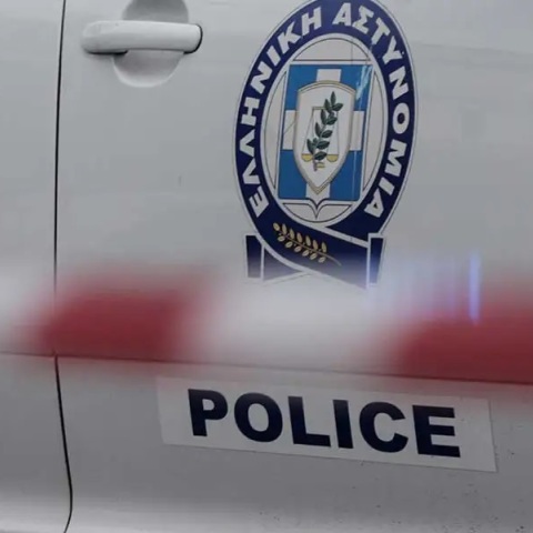 Συναγερμός για ύποπτη βαλίτσα στα Εξάρχεια, έλεγχος από το ΤΕΕΜ