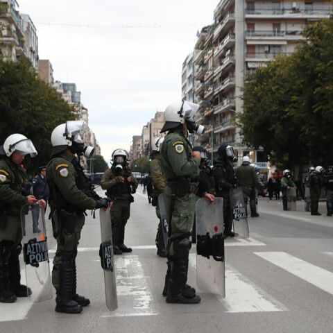 Θεσσαλονίκη: Επεισόδια στη συγκέντρωση διαμαρτυρίας για την ομιλία του Κασιδιάρη 