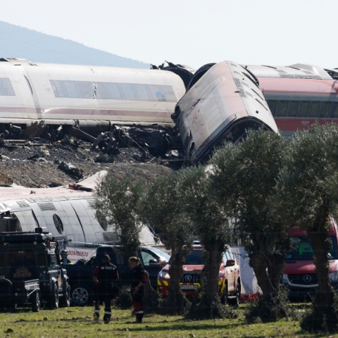 Ισπανία: Με ταχύτητα 160 χλμ/ώρα κινούνταν το τραίνο που προσέκρουσε σε ακινητοποιημένο συρμό