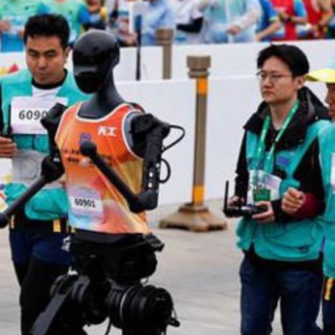 Κίνα: Δεκάδες ρομπότ ετοιμάζονται για το 2ο ημιμαραθώνιο ανθρωποειδών - Βίντεο 	