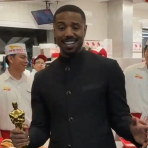 Ο Μάικλ Μπ. Τζόρνταν γιόρτασε το πρώτο του Όσκαρ σε φαστφουντάδικο 