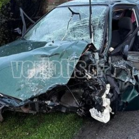 Τραγωδία στη Βέροια: Νεκρός 22χρονος και 4 τραυματίες σε τροχαίο – Καταστράφηκε ολοσχερώς το ΙΧ του