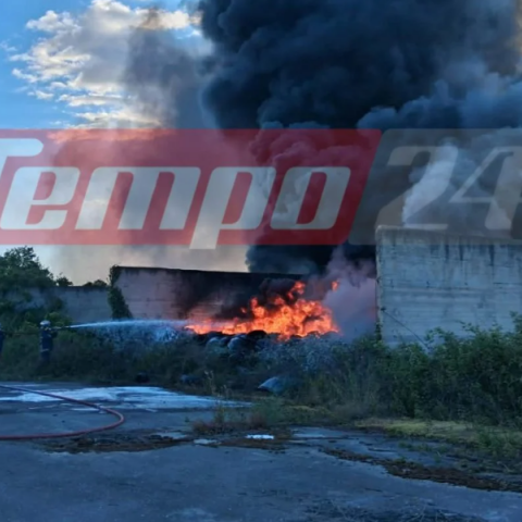 Μήνυμα από το 112 για τη φωτιά στην Πάτρα - «Επικίνδυνοι καπνοί, παραμείνετε σε εσωτερικούς χώρους»