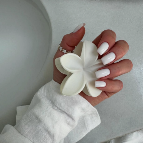 Coconut Latte Nails: Η νέα γαλακτερή τάση που χαρίζει στα νύχια φυσική λάμψη