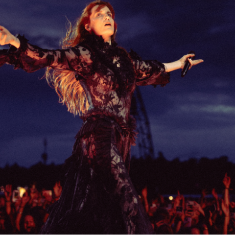  Η Φλόρενς Γουέλς έγινε 40 και ο Alexander McQueen της έφτιαξε δύο φορέματα μόνο για εκείνη