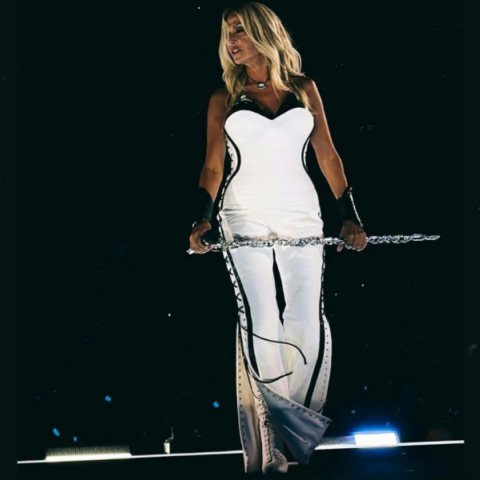 Το look της Άννας Βίσση στο ΟΑΚΑ μάς έστειλε μέχρι τη Σαουδική Αραβία