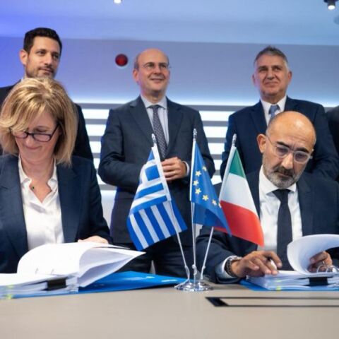 Υπεγράφη η παραγγελία για 23 νέα τρένα: Αλλάζει η σύμβαση του ελληνικού Δημοσίου με τη Hellenic Train