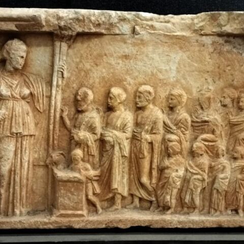 Αττικό μαρμάρινο αναθηματικό ανάγλυφο του β μισού 4ου αι π. Χ. 