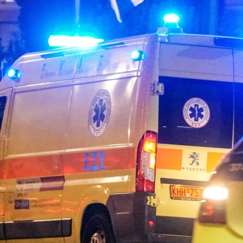 Ασθενοφόρο στο σημείο τροχαίου ατυχήματος