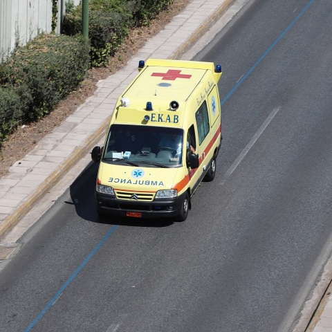 Κεφαλονιά: Αναγκαστική προσγείωση ελικοπτέρου - Οι δύο επιβαίνοντες μεταφέρθηκαν με ελαφρά τραύματα στο νοσοκομείο.