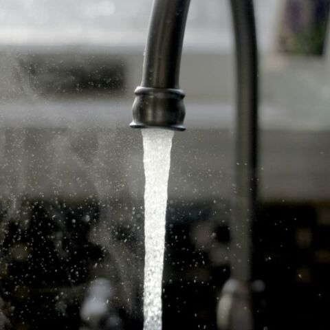 Βρύση με νερό