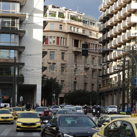 Αυτοκίνητα στο κέντρο της Αθήνας